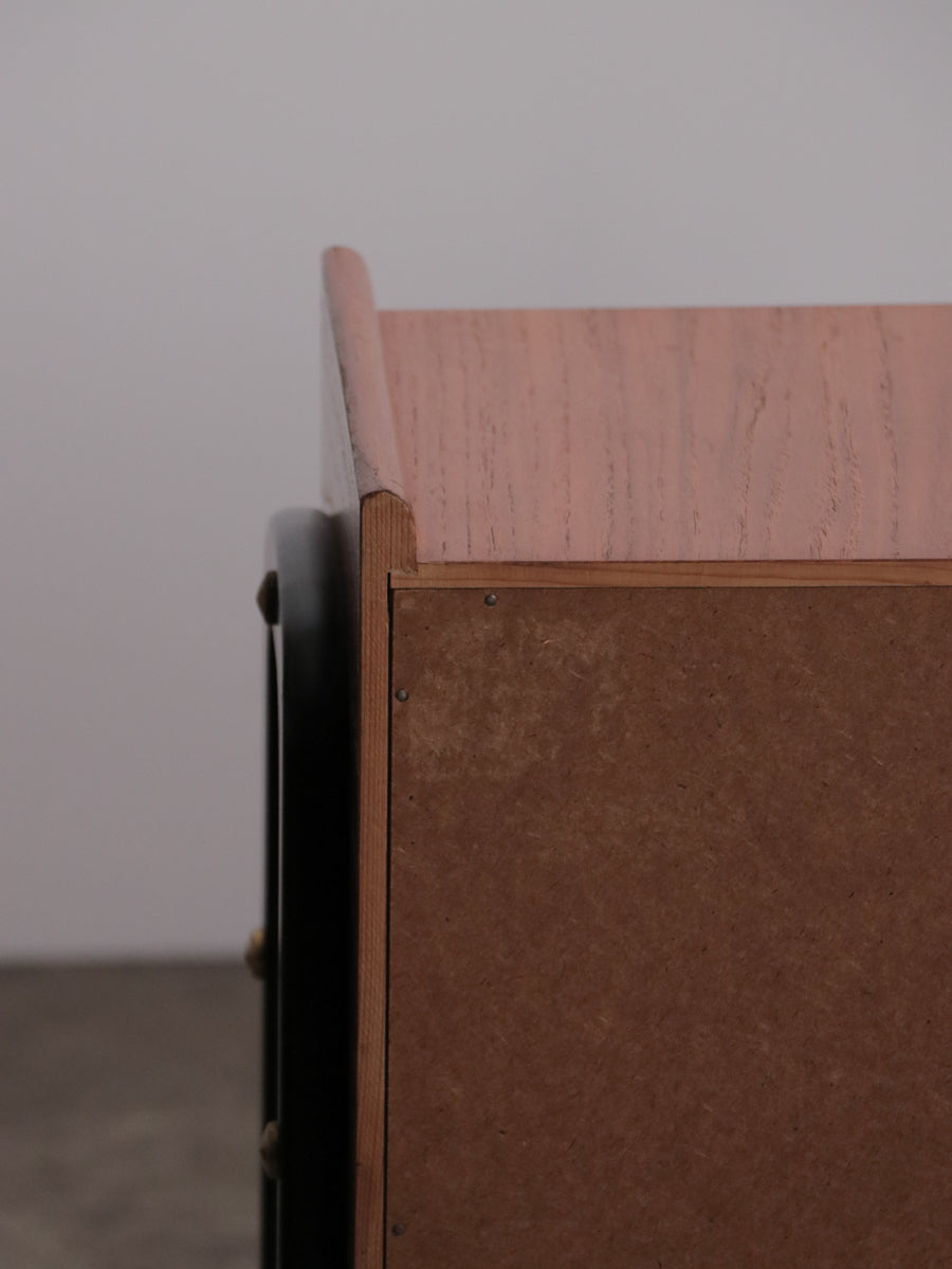 チークのサイドテーブル