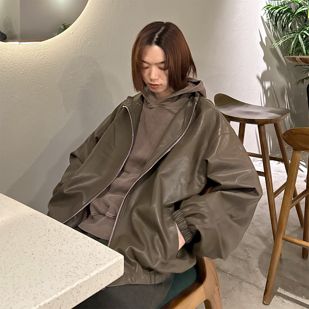 ルネ レザー風ジップアップジャケット ハイネックレザージップアップ