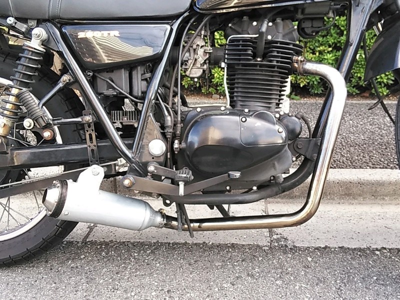 スーパートラップマフラーに交換（カワサキ 250TR）by ジャンク