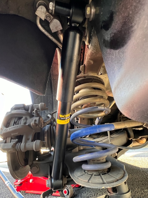 リアショック交換DIY(使用工具も)（メルセデス・ベンツ Vクラス・W447