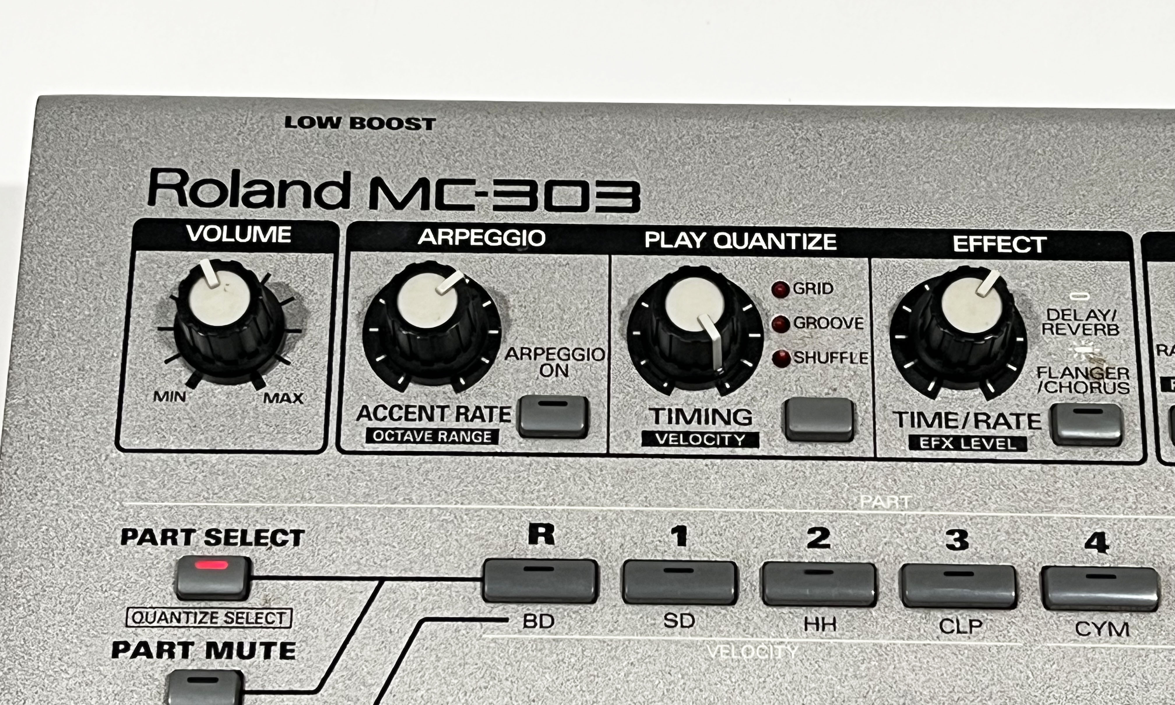 Roland MC-303 Groovebox - Syntaur