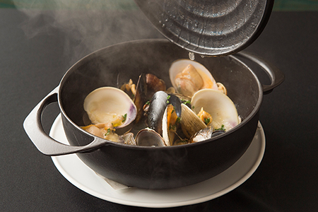 ユニロイ 浅型ホーロー鍋 22cmくろがね IH対応 鋳物 鍋 燕三条 日本