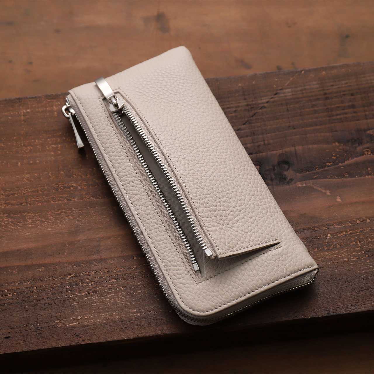 大阪かばんブランドの上質なお財布。L字ファスナー長財布。ナチュラル