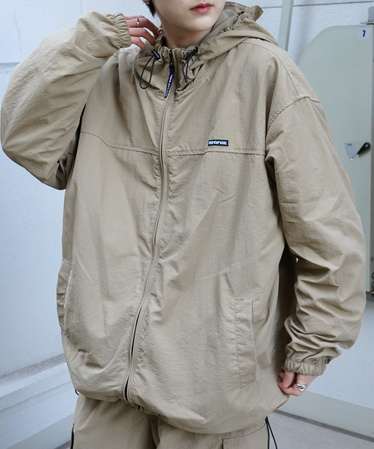 RED CAP GIRL】24SS ビッグシルエット イラストバックプリント フード