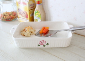 マニー ローズ 陶器 キッチン － フレンチカントリーのバラ柄、レース