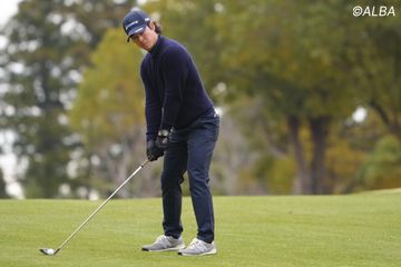 キラキラ”の銀に限定の金も！ニューバランス、フラッグシップ