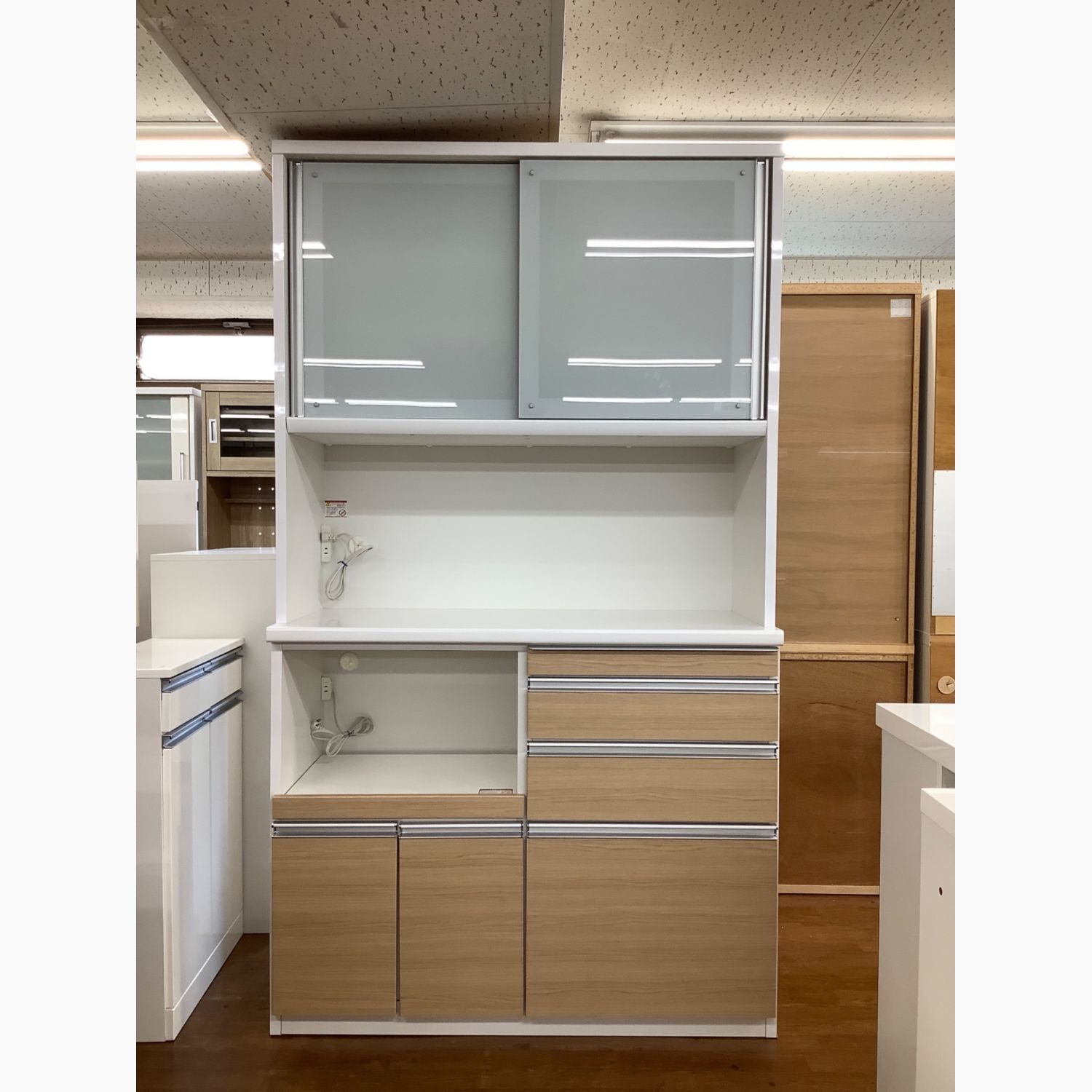 ◇大阪府 神戸市 配達料無料！◇美品！◇土井インテリヤ◇食器棚