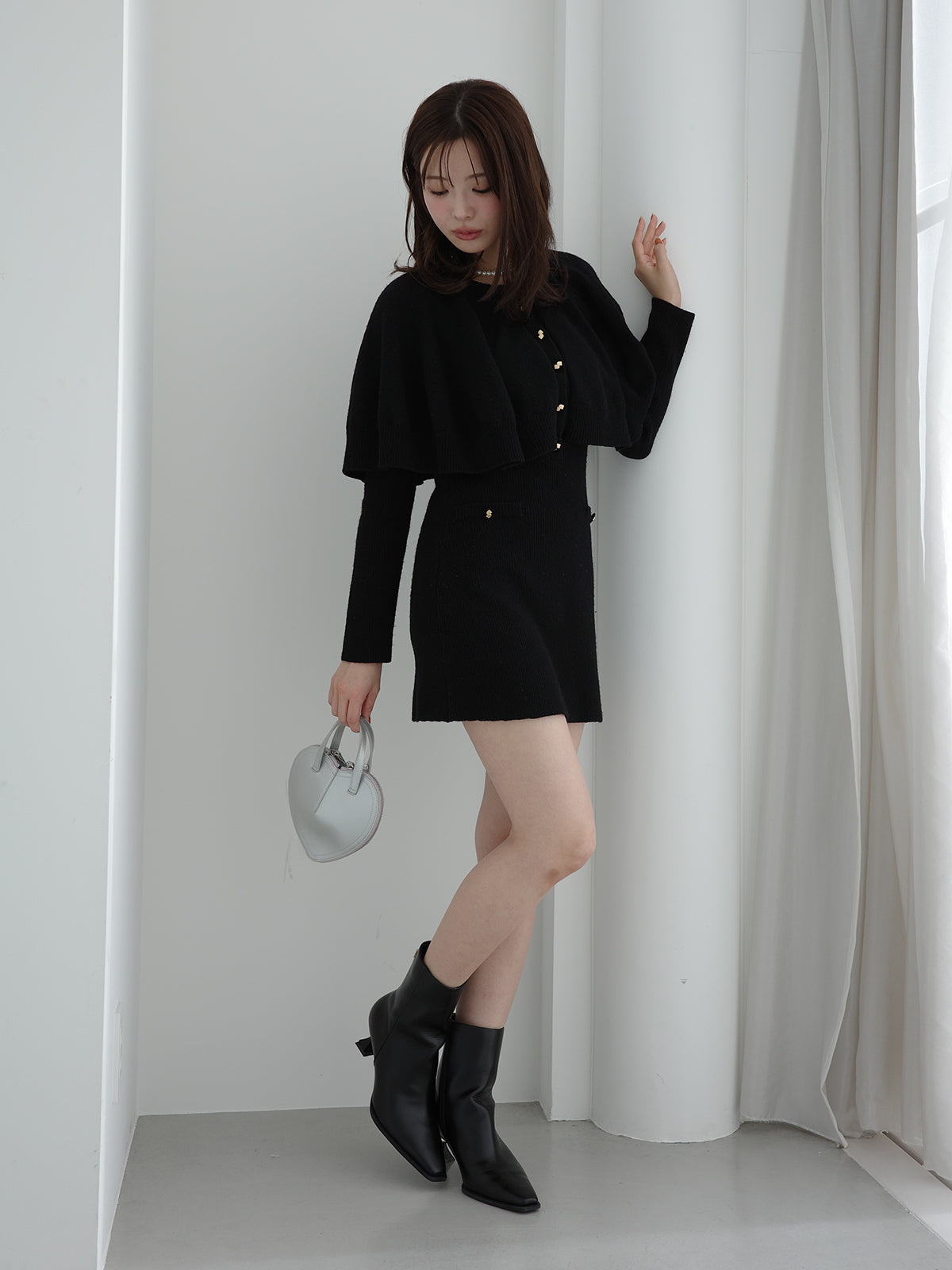 ケープデザインニットワンピース