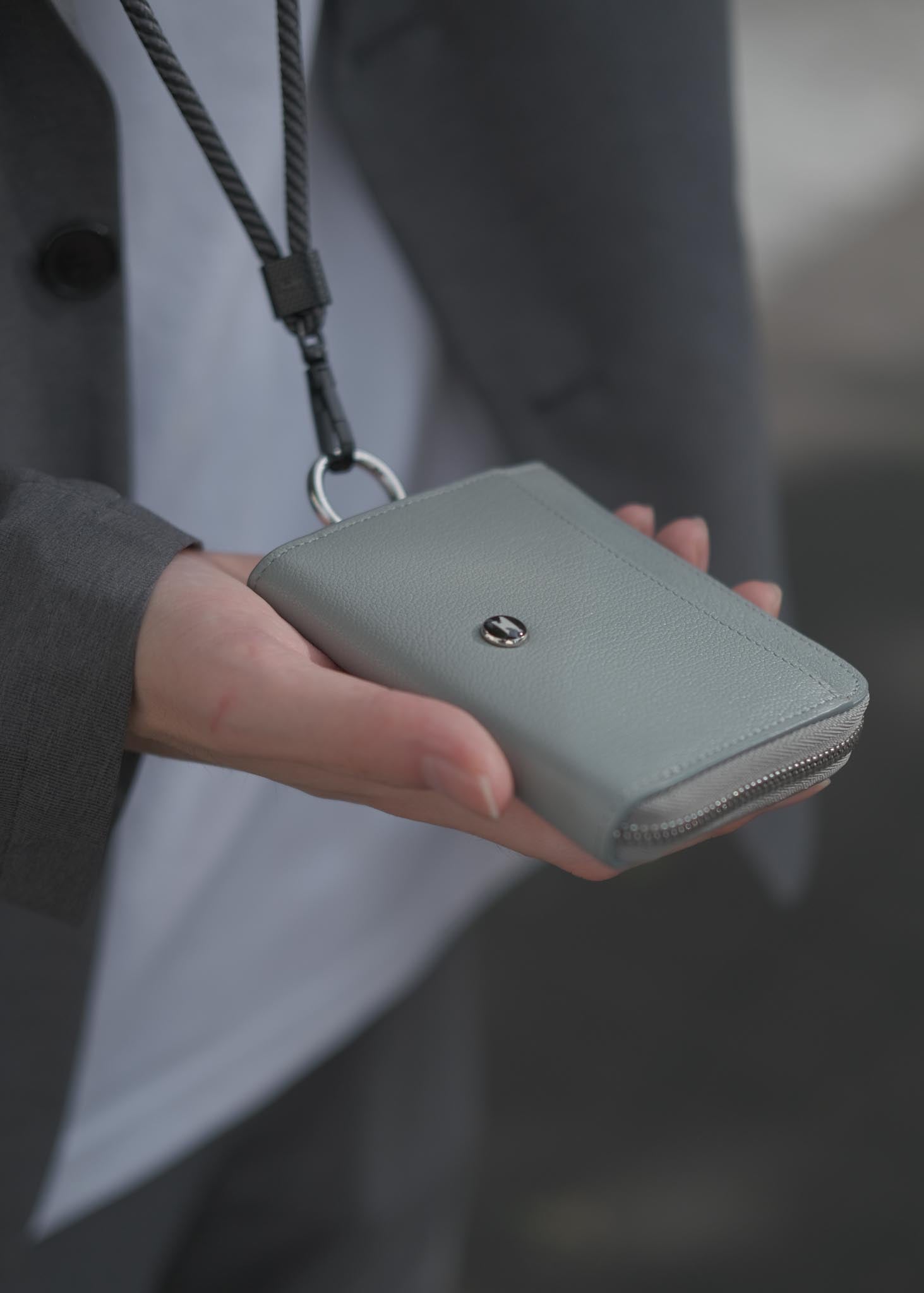 ジップレザーウォレット グレー AirTag 収納ポケット付き 財布 / Zip