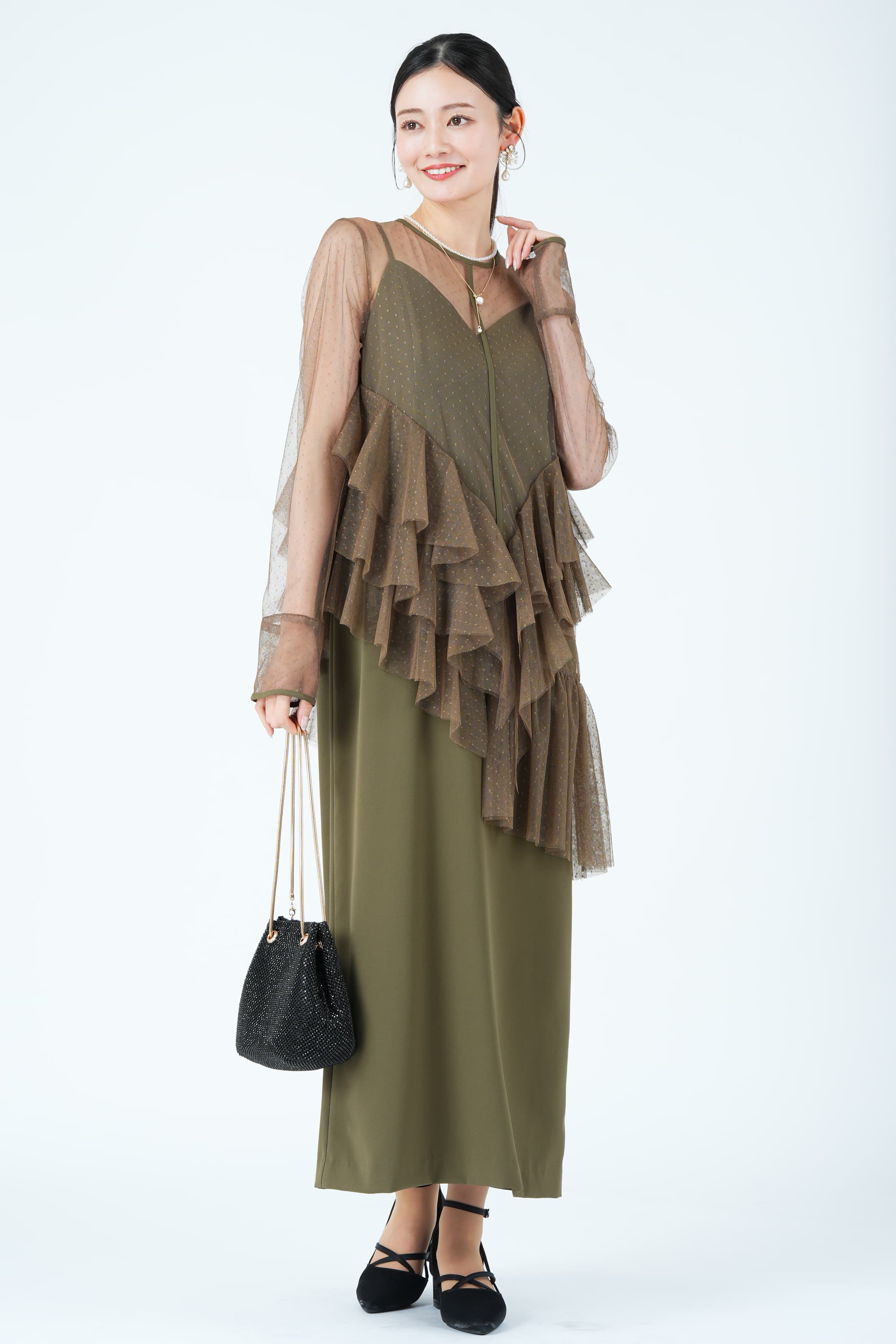 metoi サテン調チャンキーヒールブラックパンプス (M〜L) をレンタル