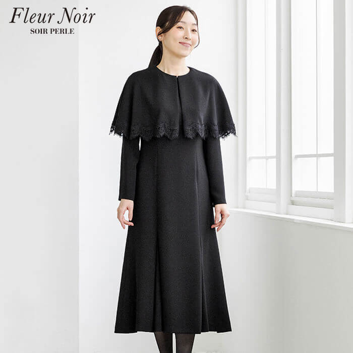 ケープ付きロング丈のワンピース 9号・ブラック｜東京ソワール