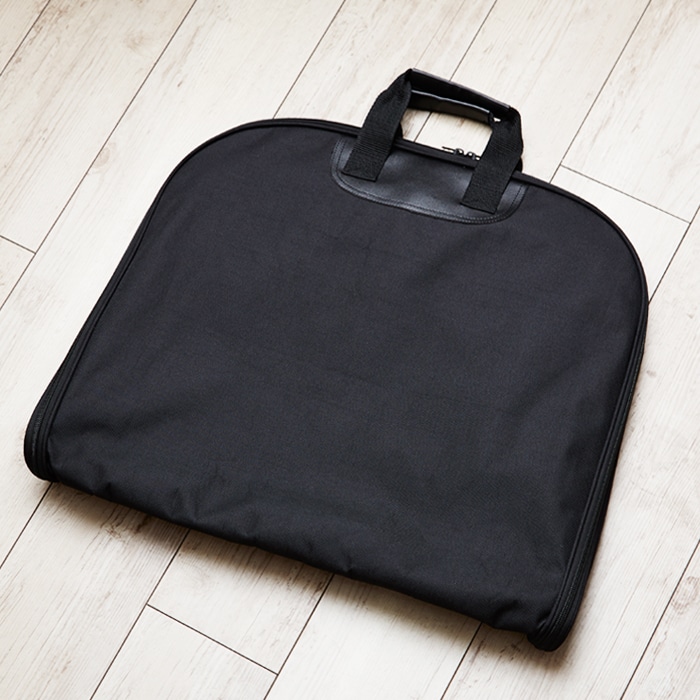 持ち運びに便利、ガーメントケース ・ブラック｜東京ソワール