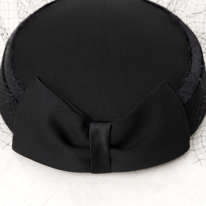 リボン付き チュールレースのトーク帽 ・ブラック｜東京ソワール