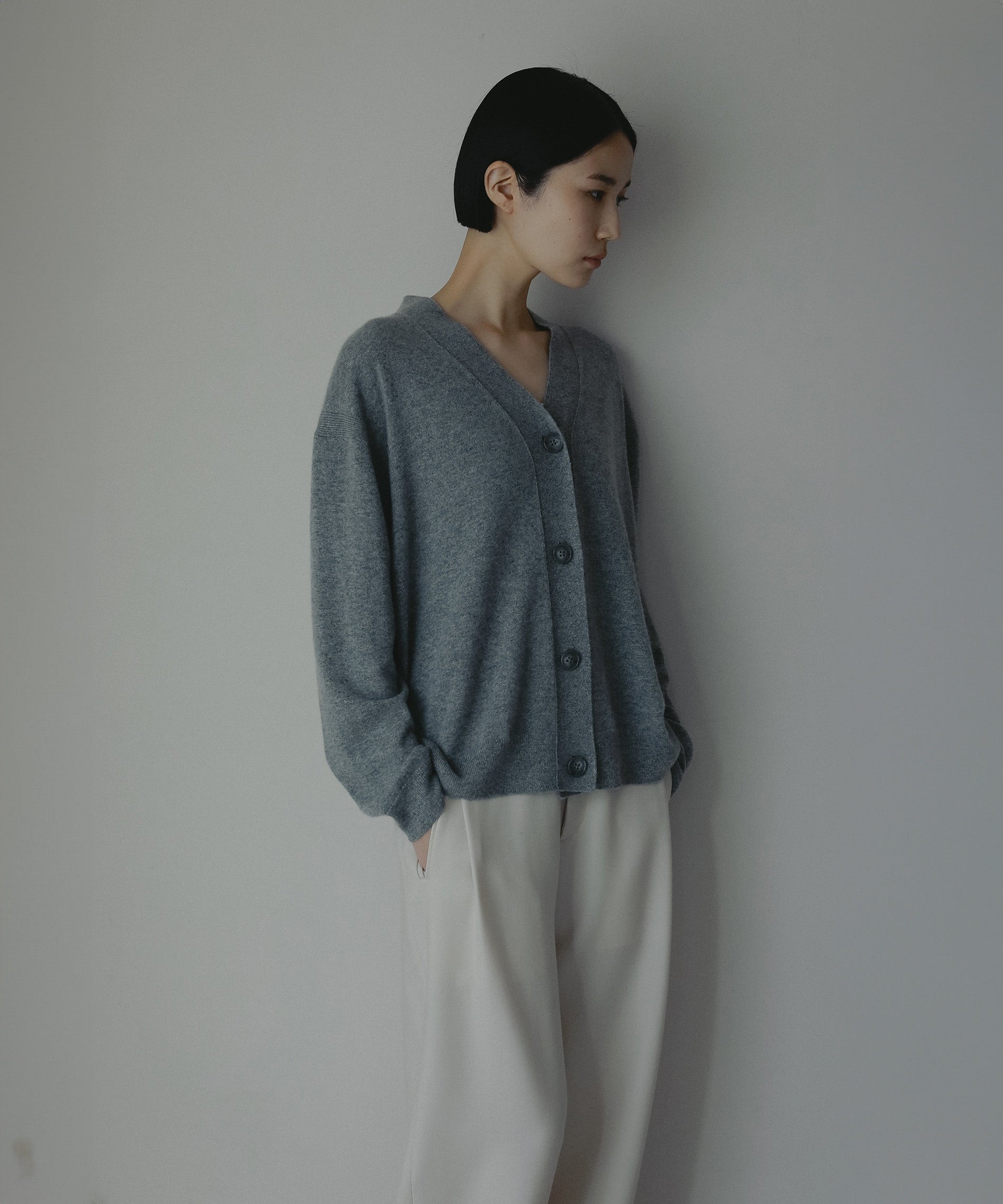 カシミヤVネックカーディガン – FACE SANS FARD